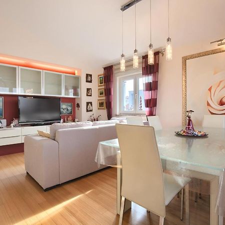 Appartement Tomisha à Pjescana Uvala Extérieur photo