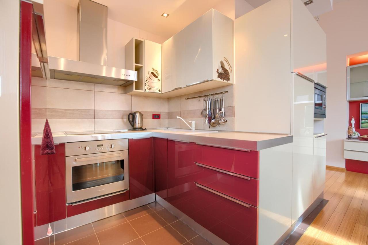 Appartement Tomisha à Pjescana Uvala Extérieur photo