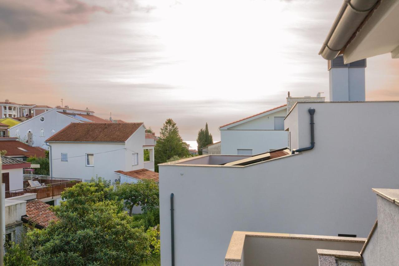Appartement Tomisha à Pjescana Uvala Extérieur photo