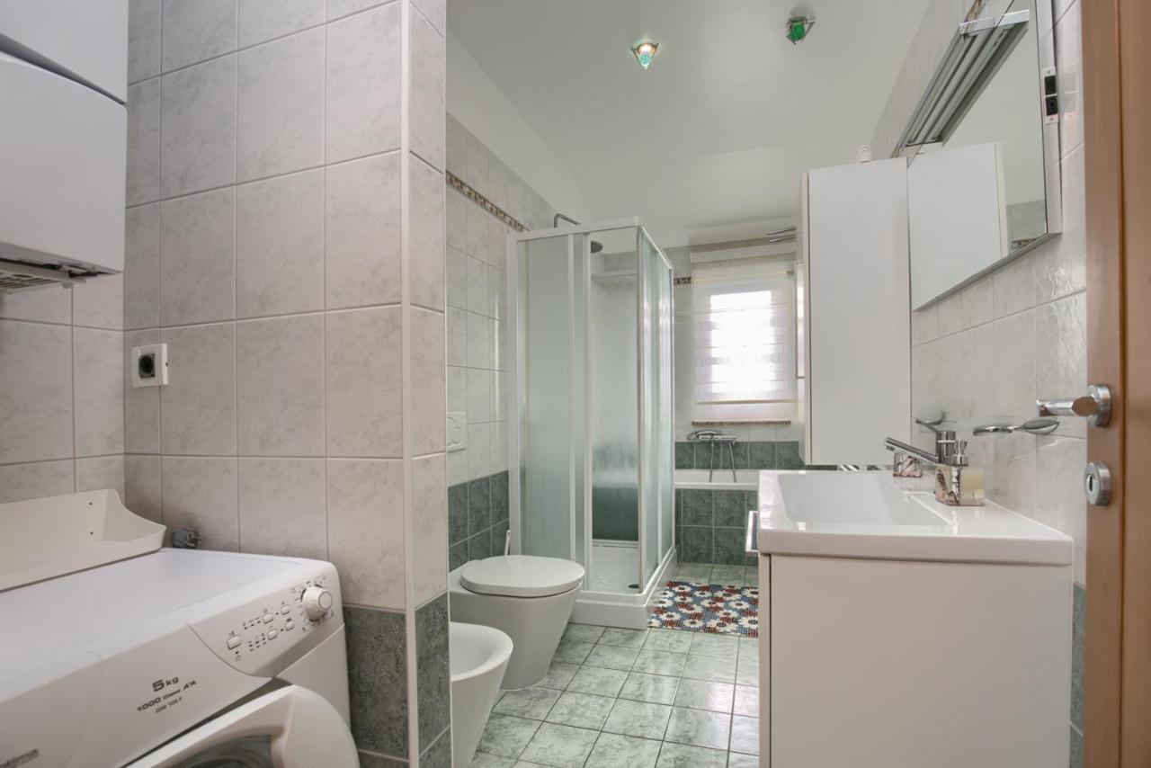 Appartement Tomisha à Pjescana Uvala Extérieur photo