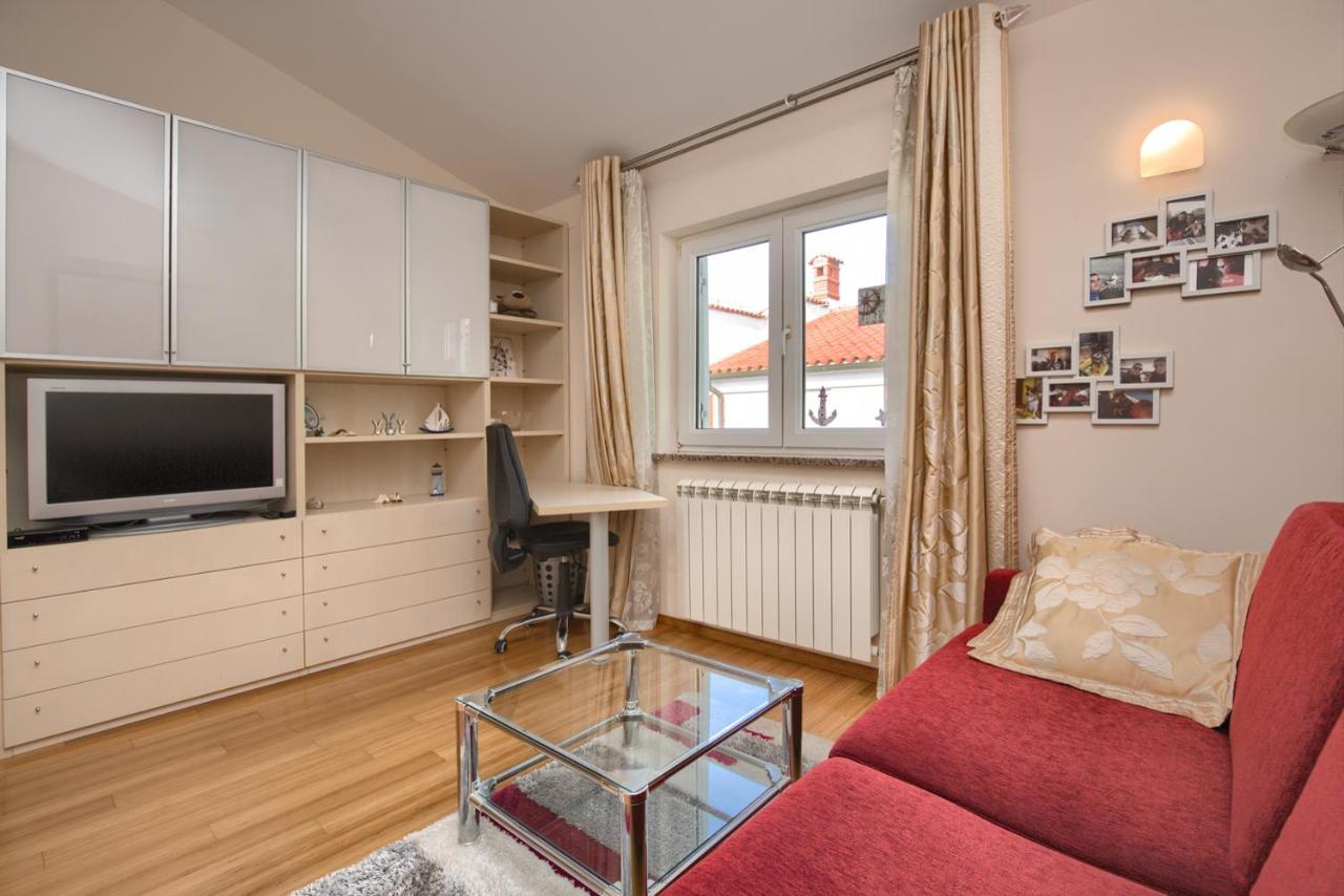 Appartement Tomisha à Pjescana Uvala Extérieur photo