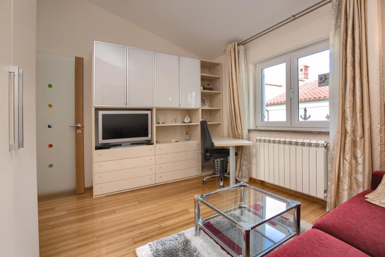 Appartement Tomisha à Pjescana Uvala Extérieur photo